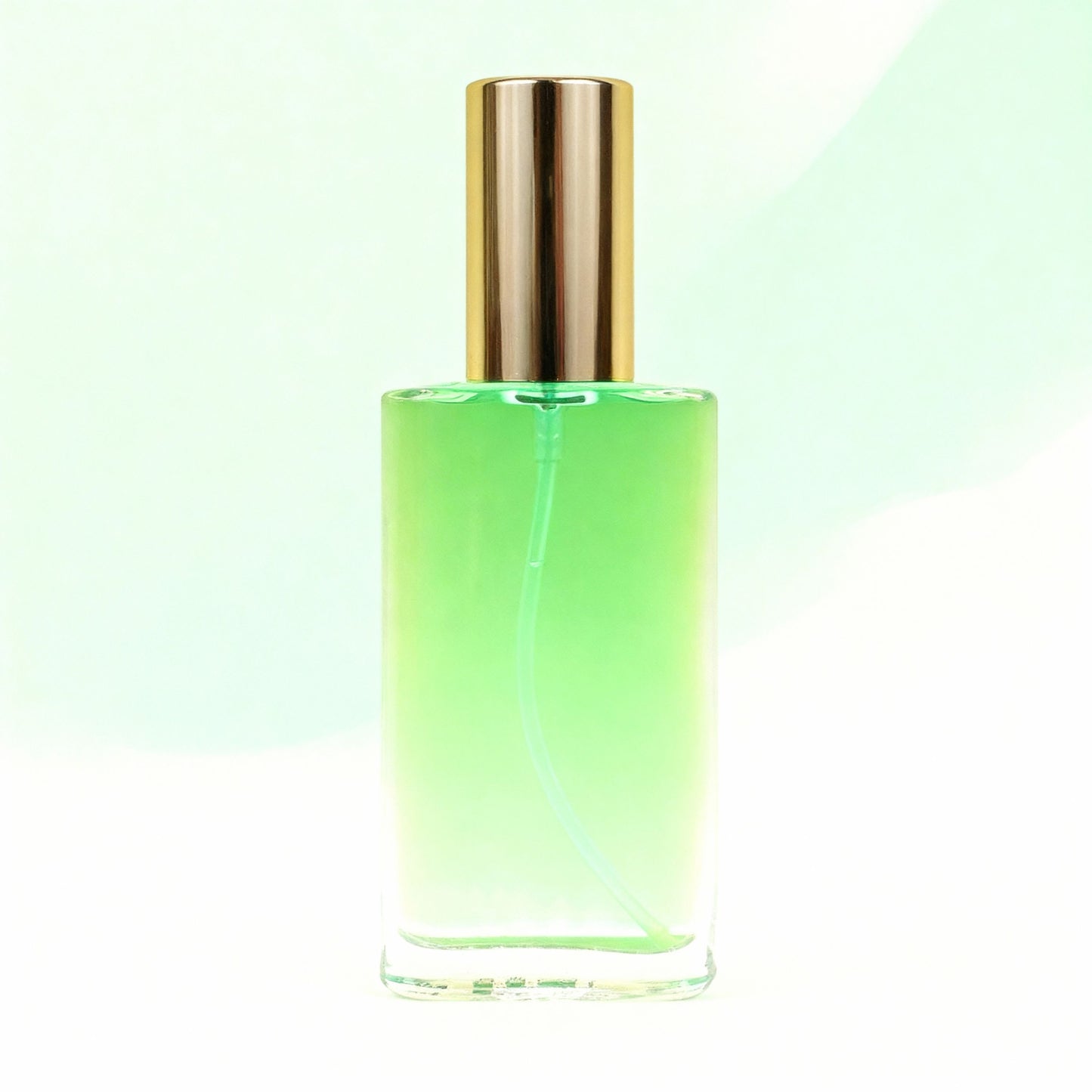 Seelen Spray Klarheit in einer eleganten Glasflasche mit goldfarbener Verschlusskappe und leuchtend grüner Füllung – energetisches Aura-Spray zur Förderung von geistiger Klarheit, innerer Ausrichtung und klarer Wahrnehmung.