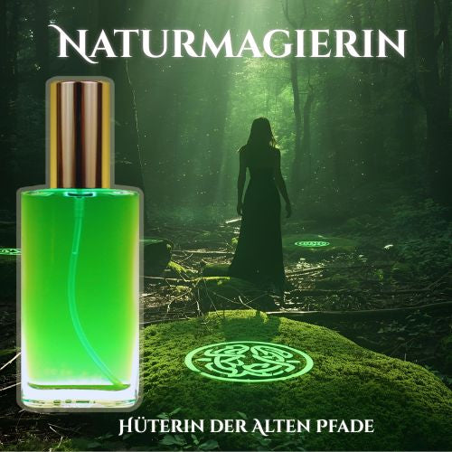 „Seelen Spray Naturmagierin vor einem mystischen Waldhintergrund mit moosbedeckten Steinen und magischem Licht – Symbol für Erdverbundenheit und weibliche Magie“
